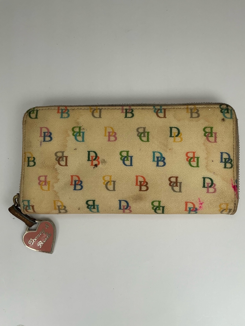 Dooney & Bourke Multicolor DB Logo Zip Around Wallet Beige Canvas Heart Charm - Picture 4 of 12